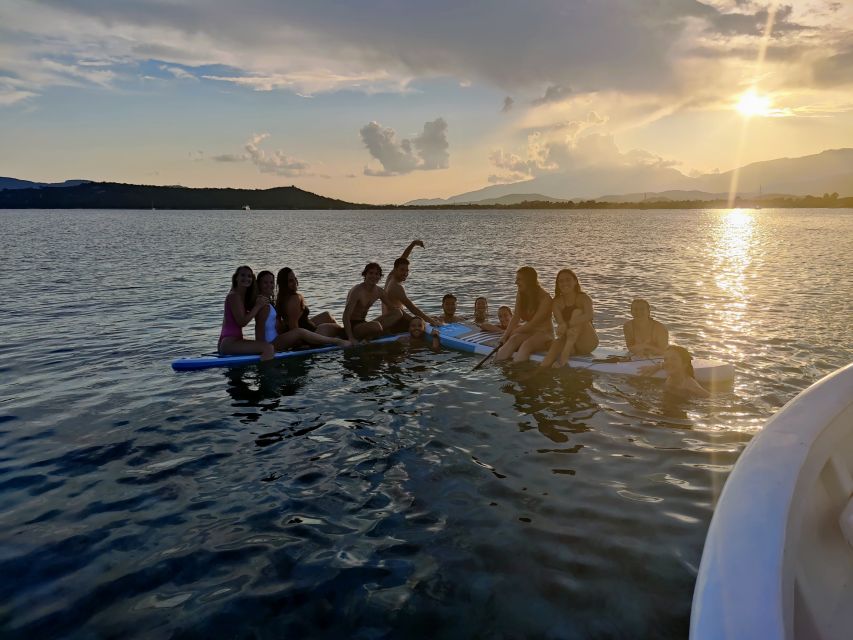 Porto-Vecchio: dinner aperitif at the sunset at sea - Porto-Vecchio from the deck: a 4-hour sunset-to-night rhythm