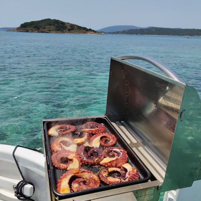 Porto-Vecchio: dinner aperitif at the sunset at sea - Night navigation under the stars: why the return matters