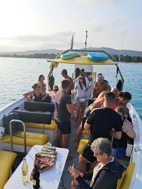 Porto-Vecchio : Sunset Cruise & Apéritif - Comfort onboard: toilet, shower, and the pace of the ride