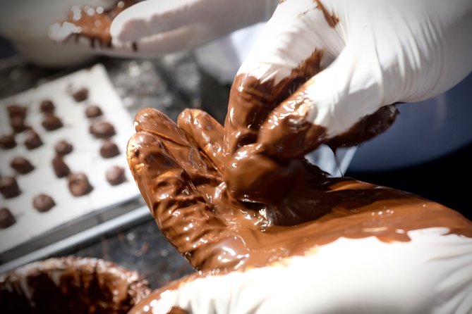 Praliné Rocher Chocolate making class in Paris (collective) - Chocolate workshop basics at Edwart on Rue de Rivoli