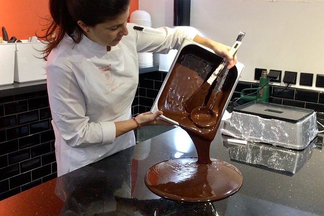 Praliné Rocher Chocolate making class in Paris (collective) - Instructors and patience: why the class feels personal