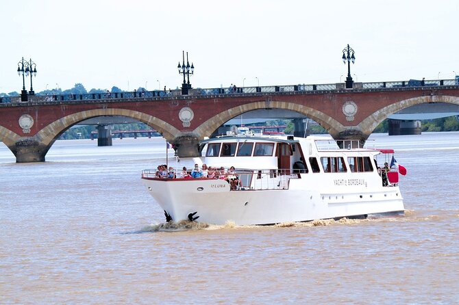 Prestige Commented Cruise glass of wine and Canelé in Bordeaux - UNESCO Bordeaux from the water: architecture you can actually place
