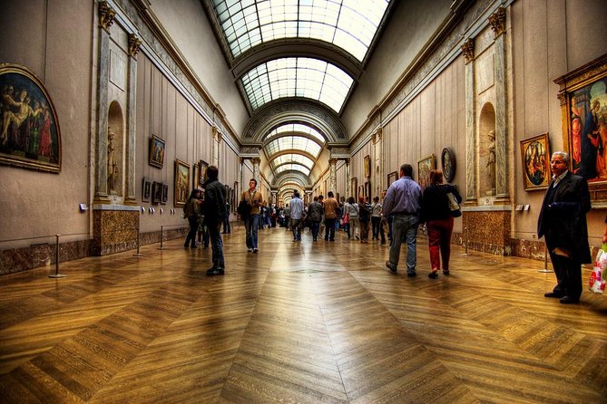 Private 3-hour tour in Louvre Museum with official tour guide - The value of an official art guide