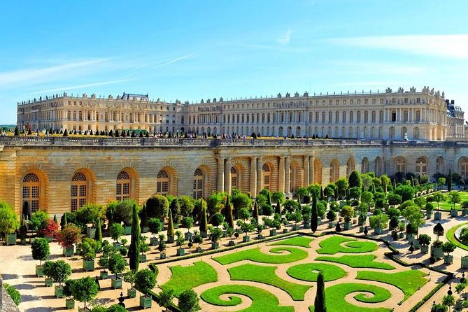 Private 5-hour round transfer to Versailles from Paris. Best offer! - A comfortable vehicle for a small group