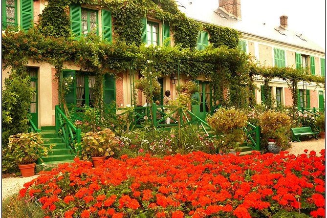Private Car Trip to Giverny Garden from Paris - Entering the Fondation Claude Monet