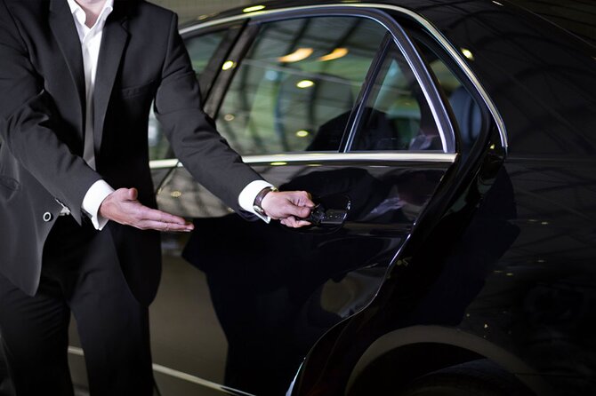 Private car with a driver in Paris - Key points to know before booking