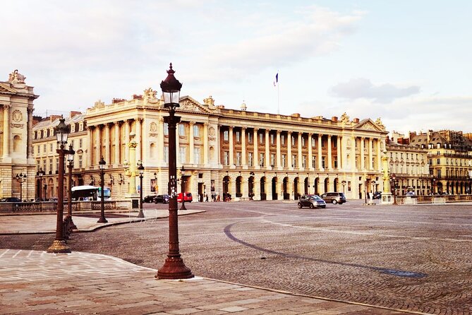 Private car with a driver in Paris 4-6 persons - Building a route around your own priorities