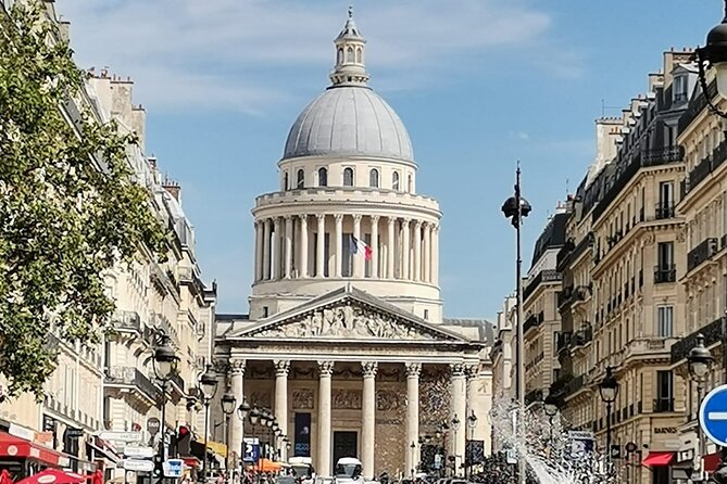 Private car with a driver in Paris - Sightseeing with a car, and the limits of the route