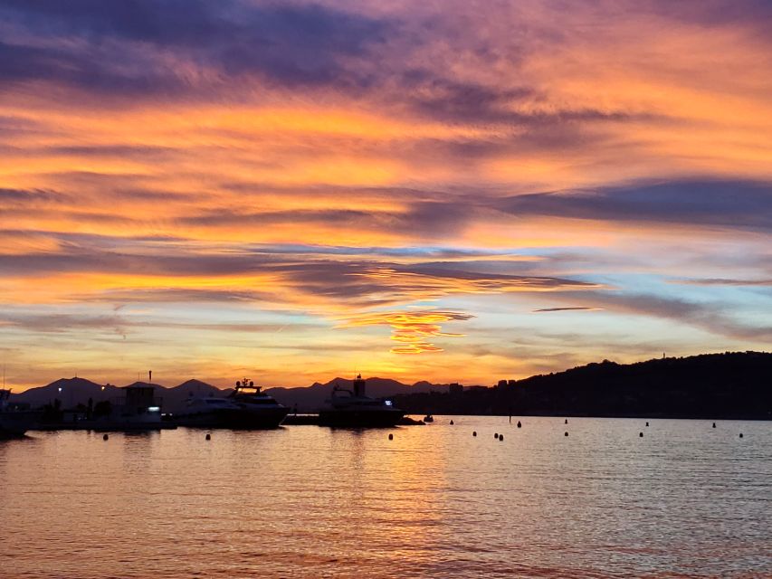 Private catamaran trip in the Bay of Juan les Pins at sunset - The Cape d’Antibes and its famous villas