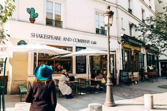 Private City Kickstart Tour: Paris - Pont des Arts and Louvre-area views without the full detour