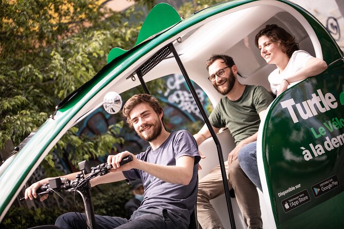 Private City-Tour by pedicab in Paris : The "Gustave Eiffel" - The small Statue of Liberty by the Seine