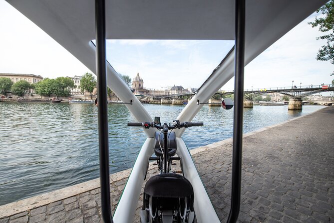 Private City-Tour by pedicab in Paris : The "Gustave Eiffel" - The Eiffel Tower from street level