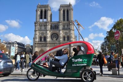Private City-Tour by rickshaw bike in Paris: The "Saint-Germain" - Seeing Notre-Dame from the Seine