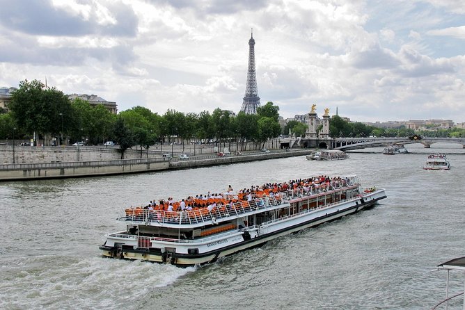 Private City Tour of Paris & River Cruise with Hotel Pick-Up - The Eiffel Tower stop: fifteen minutes for the essential photo