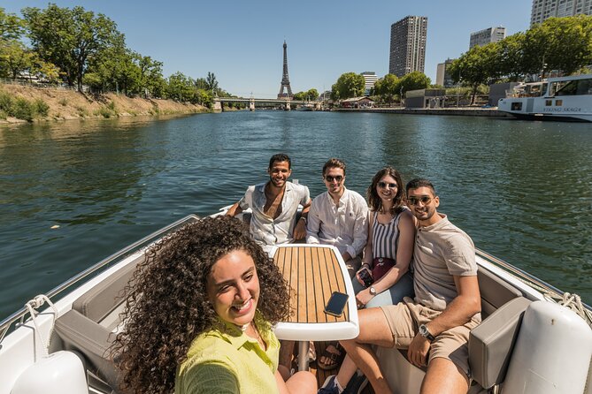 Private Cruise to Discover Paris - Key highlights on this Seine cruise