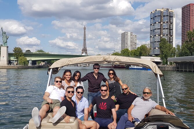 Private cruise with Paris water way - Starting at 14 Quai François Mitterrand