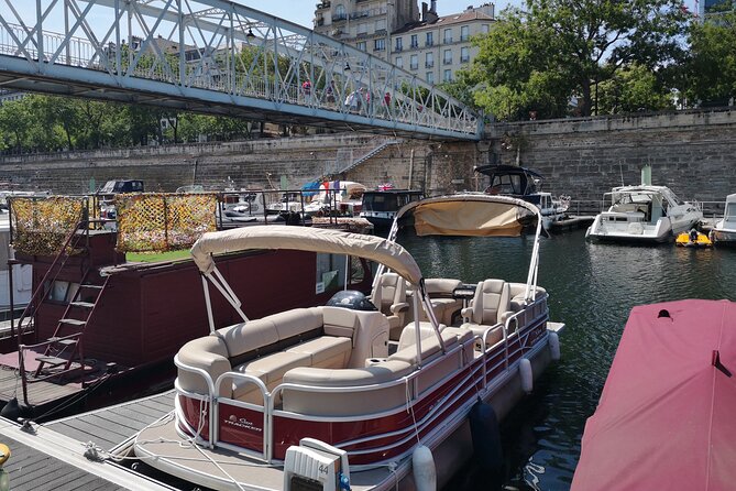Private cruise with Paris water way - The Louvre from the Seine