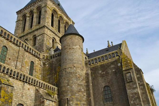 Private Day Tour of Mont Saint-Michel from Bayeux - Entering the Abbaye du Mont-Saint-Michel: Your 1-Hour Anchor