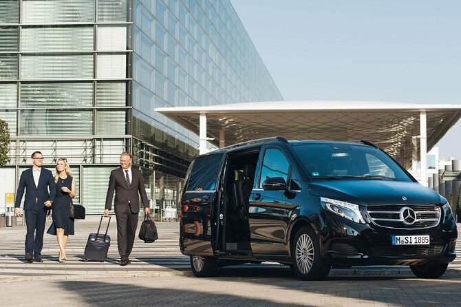 Private Departure Transfer from Paris to CDG or ORLY Airports - Luggage fit and vehicle size: the key thing to confirm