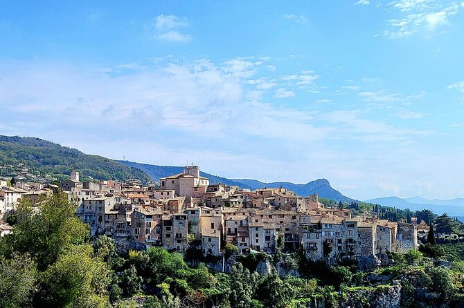 Private discovery of the hinterland of the Côte d'Azur - St-Paul-de-Vence, an art village with real atmosphere