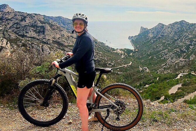 Private ebike tour to Calanques or city - Cassis Old Port: a useful break in the middle