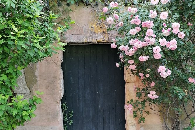 Private Full Day Tour Villages of the Luberon from Avignon - Roussillon: The Ocher Trail and Provence Color That’s Hard to Fake