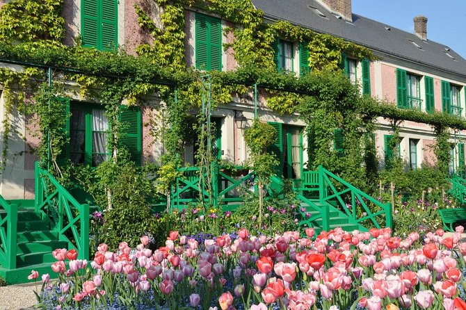 Private Giverny & Versailles Day Trip with Lunch & Hotel Transfers from Paris - Booking and cancellation details to keep in mind