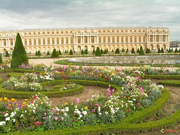 Private Giverny & Versailles Day Trip with Lunch & Hotel Transfers from Paris - Versailles brings royal scale in the afternoon
