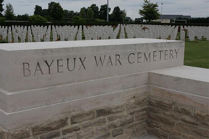 Private guided Allied D-Day Tour from Bayeux - Vestiges du Port de Mulberry: the engineering fix Allies needed fast