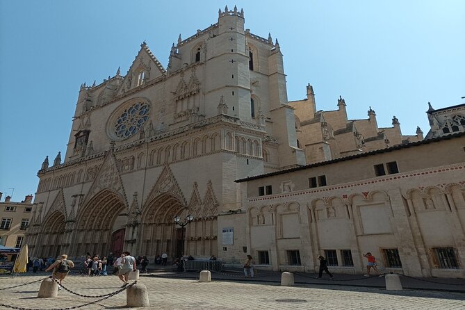 Private guided tour of Old Lyon with your official tour guide ! - The Pink Tower and Old Lyon’s grand houses