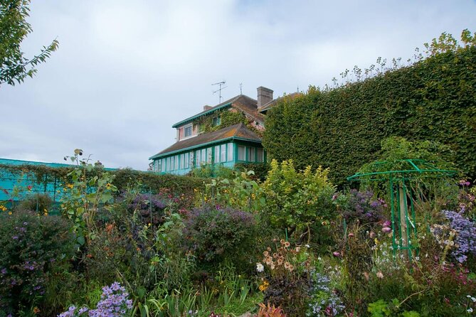 Private Half-Day Tour to Monet's Garden in Paris - A one-hour walk through Giverny