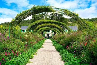 Private Half-Day Tour to Monet's Garden in Paris - Inside Monet’s house and studio