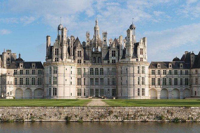 Private Loire Valley Day Trip: Chambord, Chenonceau & Clos Lucé - Key points at a glance