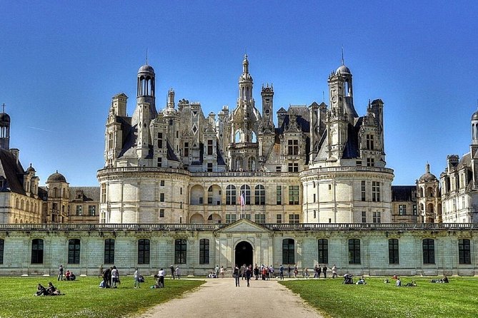 Private Loire Valley Day Trip: Chambord, Chenonceau & Clos Lucé - Lunch and the limits of the package