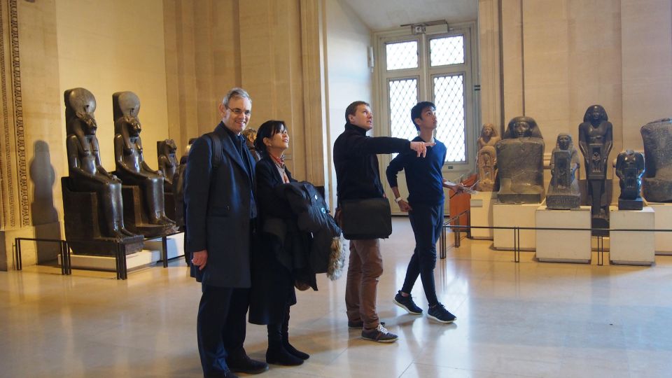 Private Louvre Tour for Teenagers - Why the Mona Lisa theft makes a strong Louvre game