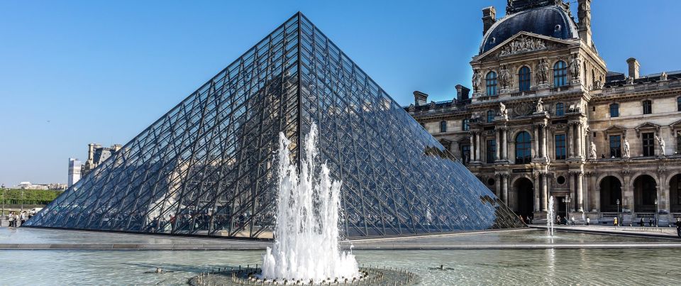 Private Louvre Tour for Teenagers - Venus de Milo: a famous clue, not just a photo stop
