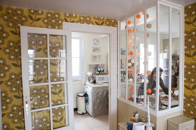Private Market Tour and Classic French Cooking Class in Paris - A lunch in a Parisian home
