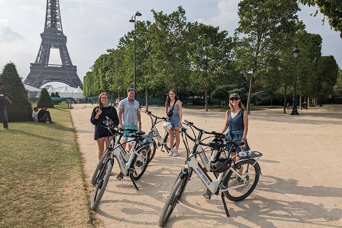 Private Paris E-bike city highlights tour - Why a private e-bike tour fits Paris better than it sounds