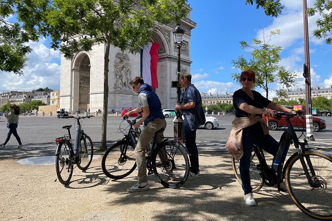 Private Paris E-bike city highlights tour - Place de la Concorde and the garden pass: prime people-watching energy