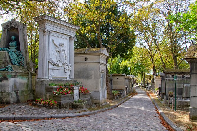 Private Père Lachaise Cemetery Walking Tour - The Guide’s Role: Keeping It Small, Personal, and Actually Fun