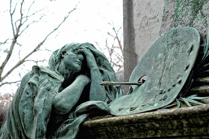 Private Père Lachaise Cemetery Walking Tour - The 90-Minute Route Through Love, Scandal, and Fame