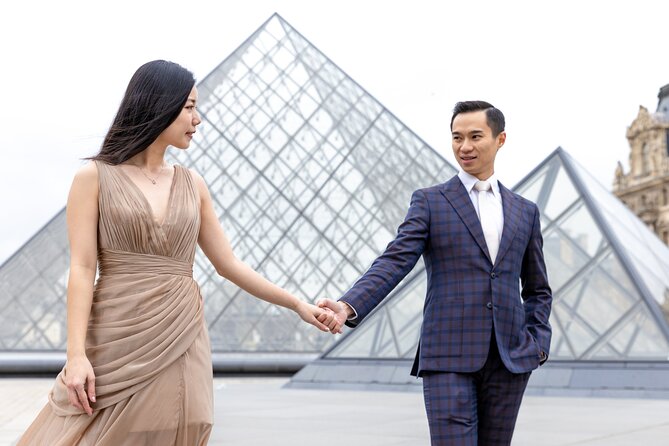 Private Photoshoot at the Louvre area in Paris - Choosing and receiving your edited photos
