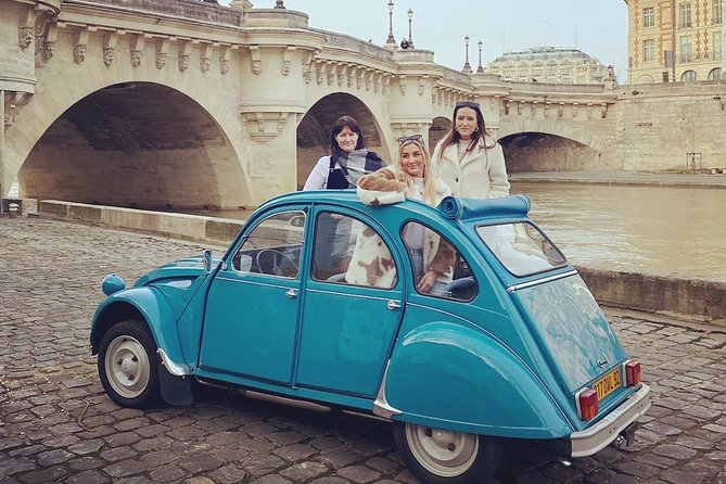 Private ride in a Citroën 2CV in Paris - 2h - Place Vendôme, Notre-Dame Area, and the Seine Quays