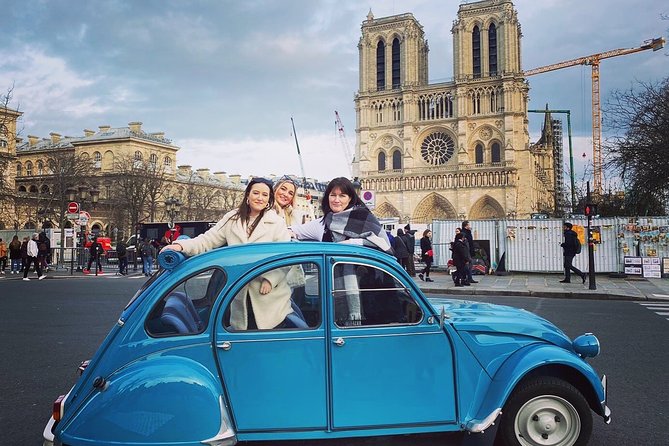 Private ride in a Citroën 2CV in Paris - 2h - Guide Energy, Playlist Mood, and How Photo Stops Work