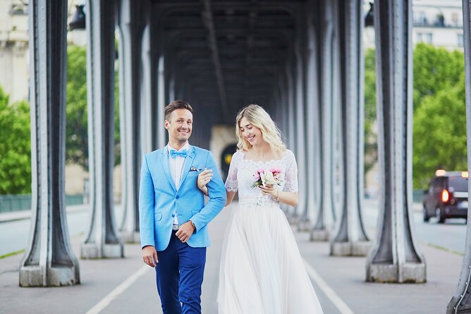 Private Romantic Photoshoot in Paris with Bouquet of Flowers - What you receive after the one-hour session