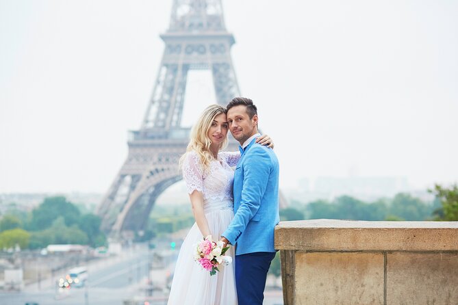 Private Romantic Photoshoot in Paris with Bouquet of Flowers - Timing, transport, and practical planning