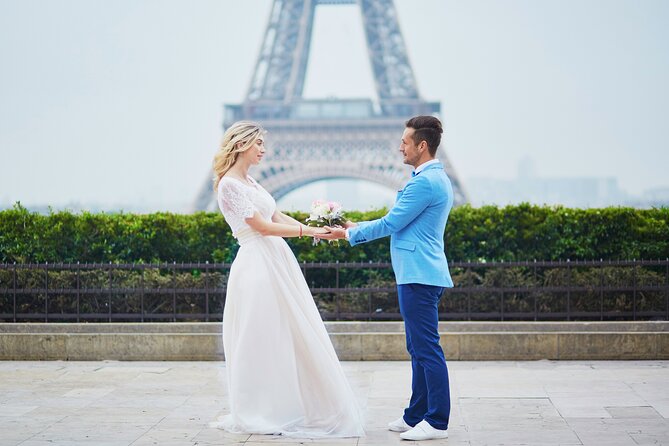 Private Romantic Photoshoot in Paris with Bouquet of Flowers - What the strongest feedback tells me