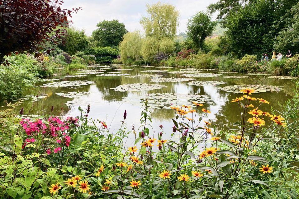 Private Rouen, Giverny Trip from Paris with Michelin Lunch - One hour to browse Giverny village