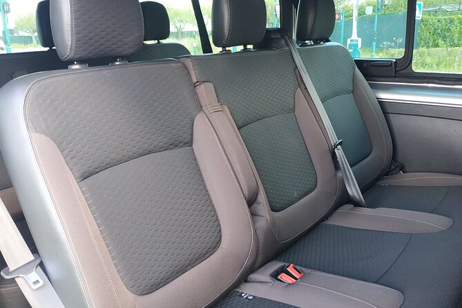 Private round trip transfer from/to Paris airports - Group size, luggage, and vehicle choice
