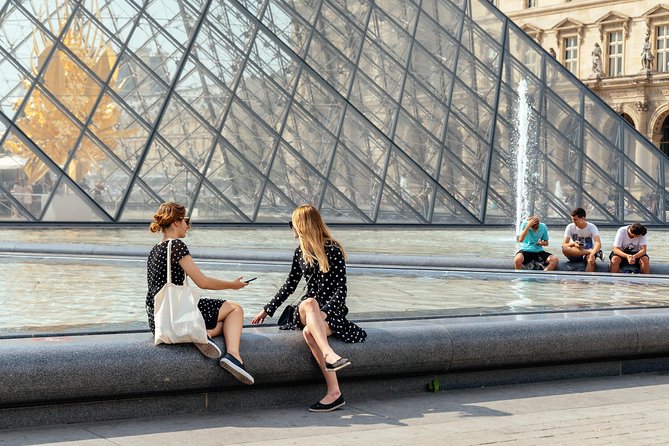 PRIVATE TOUR: Highlights & Hidden Gems of Paris With Locals - Baguette Tasting: More Than a Snack Break